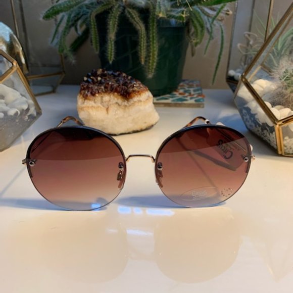 Circus by Sam Edelman Round Sunglasses w/ a heart main image 4